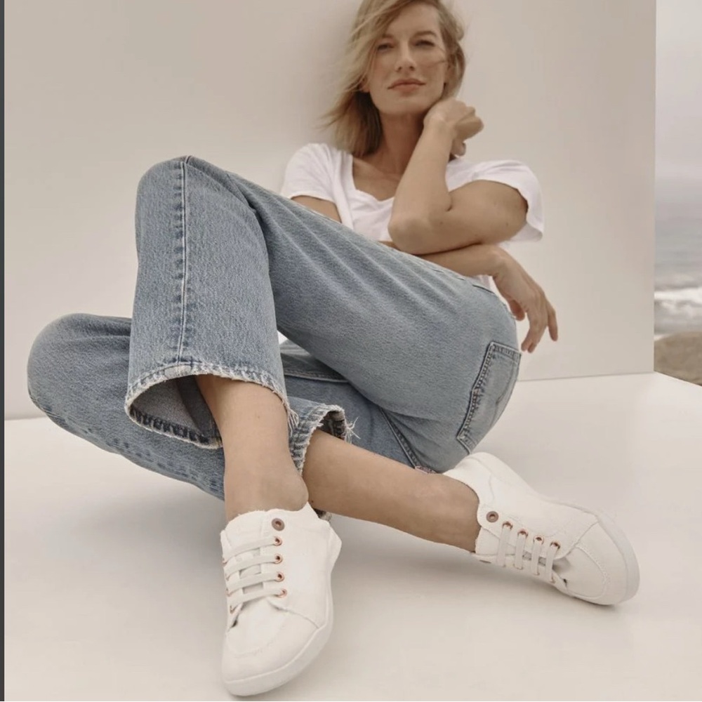 Vionic Beach Pismo White Sneakers (Size 8): Great Condition!